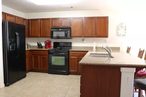 2512 E Chestnut Ave, Visalia, CA 93292 photo 5