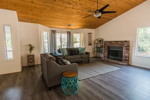 41053 Meadow Dr, Three Rivers, CA 93271 photo 1