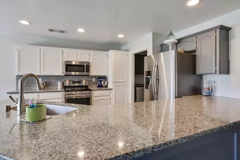 2835 E Seeger Ct, Visalia, CA 93292 photo 6