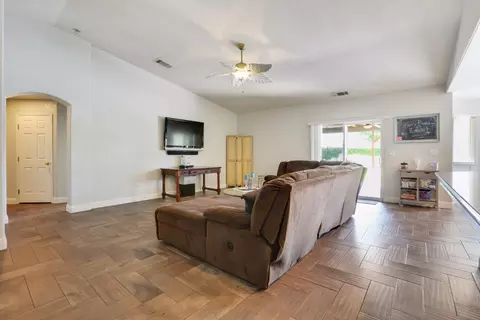 2835 E Seeger Ct, Visalia, CA 93292 photo 9