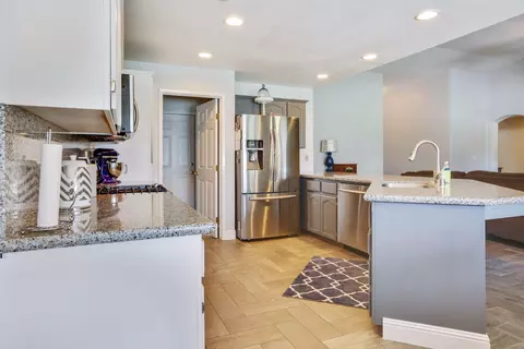 2835 E Seeger Ct, Visalia, CA 93292 photo 5
