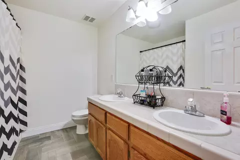 2835 E Seeger Ct, Visalia, CA 93292 photo 17
