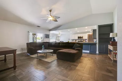 2835 E Seeger Ct, Visalia, CA 93292 photo 8
