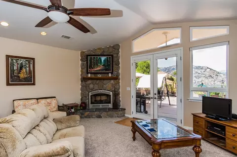 40653 Crystal Dr, Three Rivers, CA 93271 photo 4