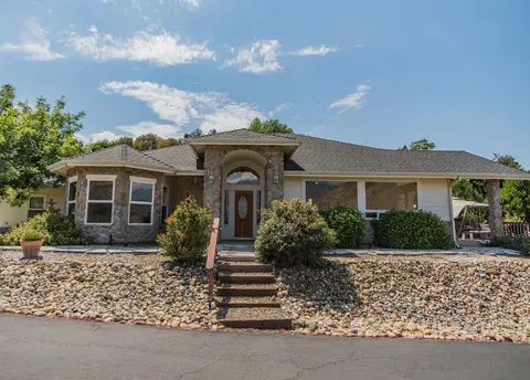 40653 Crystal Dr, Three Rivers, CA 93271 photo 2