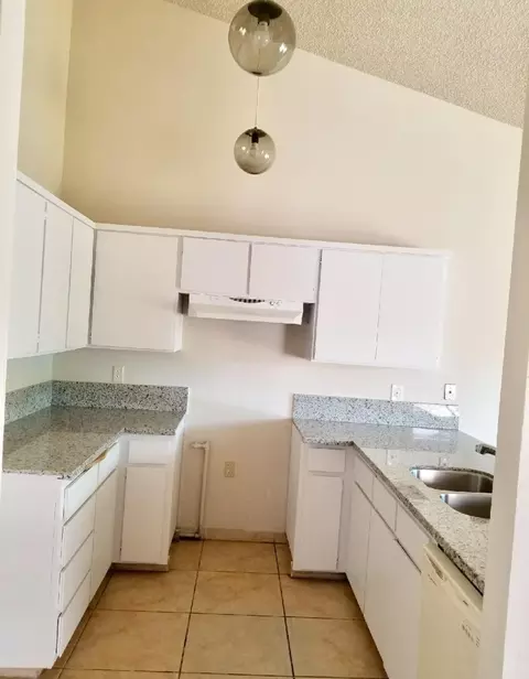 815 E Harold Ave, Visalia, CA 93292 photo 3