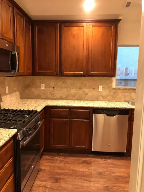 939 E Vine Ct E, Visalia, CA 93292 photo 6