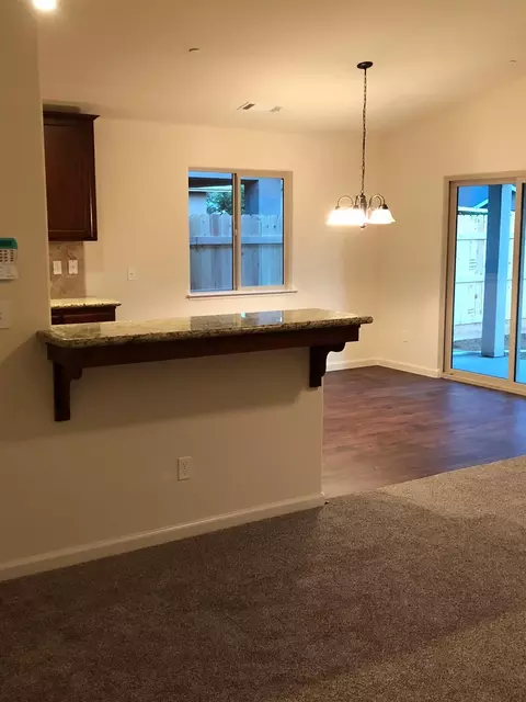 939 E Vine Ct E, Visalia, CA 93292 photo 10