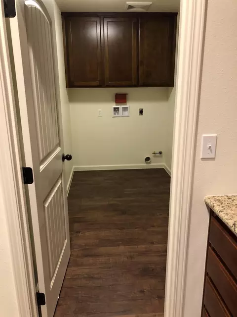 939 E Vine Ct E, Visalia, CA 93292 photo 4