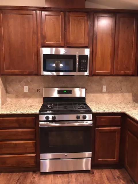 939 E Vine Ct E, Visalia, CA 93292 photo 7