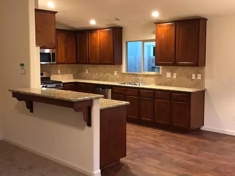 939 E Vine Ct E, Visalia, CA 93292 photo 9