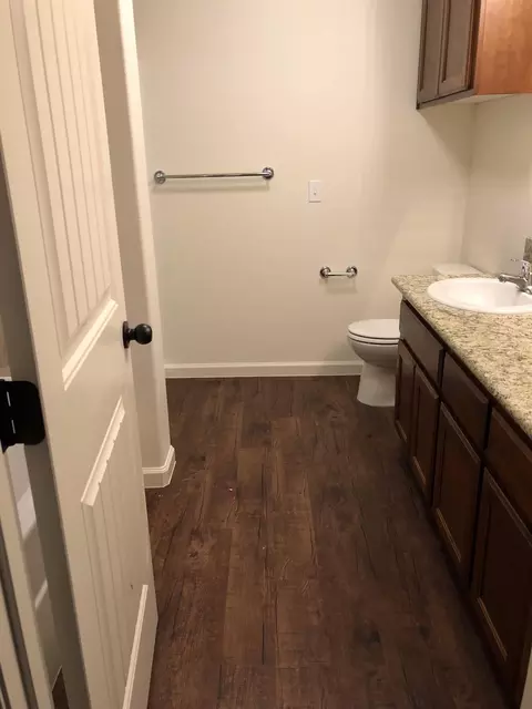 939 E Vine Ct E, Visalia, CA 93292 photo 14