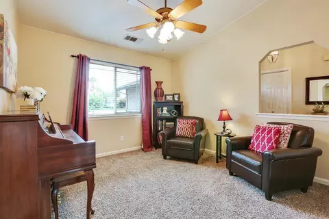 2828 E Parker Ct, Visalia, CA 93292 photo 9
