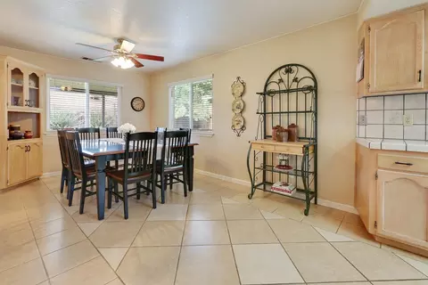 2828 E Parker Ct, Visalia, CA 93292 photo 7