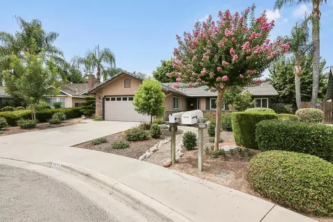 2828 E Parker Ct, Visalia, CA 93292 photo 2