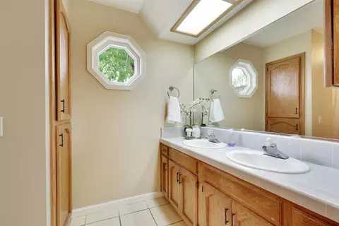 2828 E Parker Ct, Visalia, CA 93292 photo 13