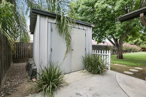 2828 E Parker Ct, Visalia, CA 93292 photo 22