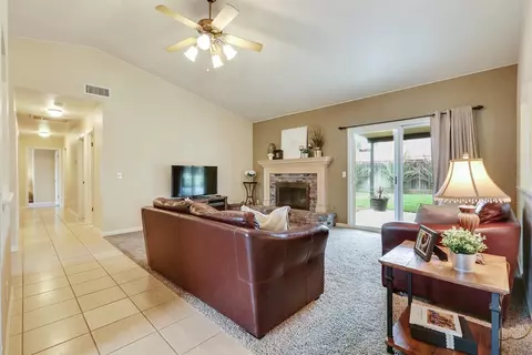 2828 E Parker Ct, Visalia, CA 93292 photo 5