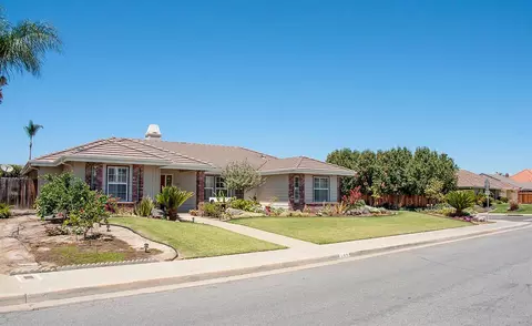 480 Encore Dr, Hanford, CA 93230 photo 2