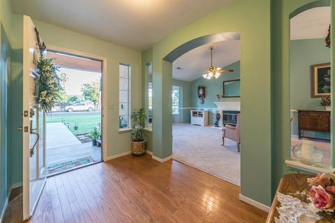 316 Avalon Dr, Lemoore, CA 93245 photo 5