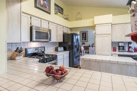 316 Avalon Dr, Lemoore, CA 93245 photo 11