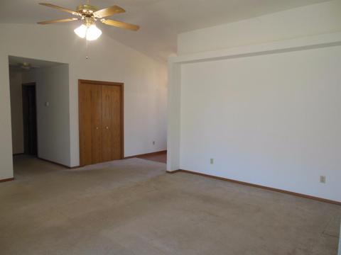 690 Montecito Ct, Lemoore, CA 93245 photo 6