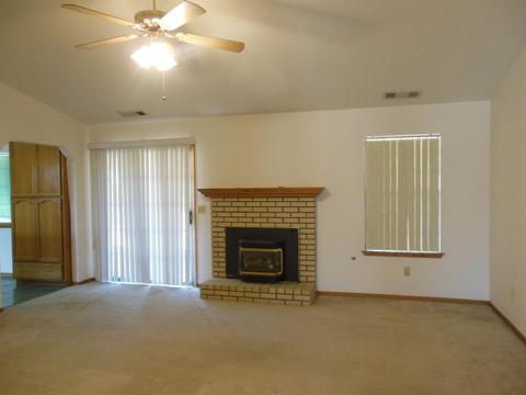 690 Montecito Ct, Lemoore, CA 93245 photo 4