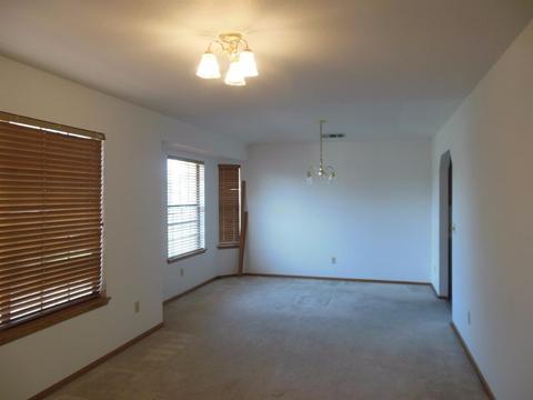 690 Montecito Ct, Lemoore, CA 93245 photo 2