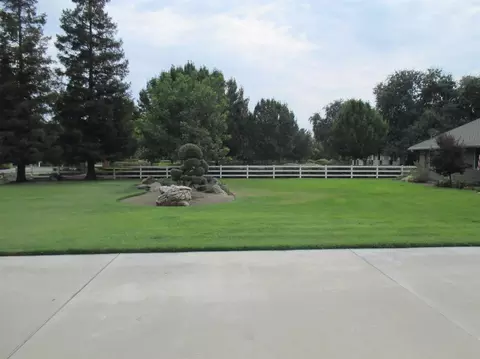 3107 E Cross Ave, Tulare, CA 93274 photo 3