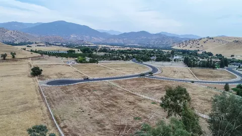30885 Angus Loop, Springville, CA 93265 photo 3