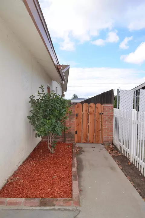 425 W Spring Ln, Lemoore, CA 93245 photo 6