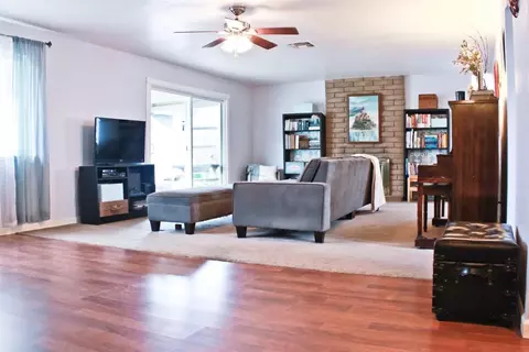 11687 Carleton Ave, Tulare, CA 93274 photo 4