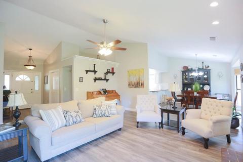547 E Vine Ct, Visalia, CA 93292 photo 8
