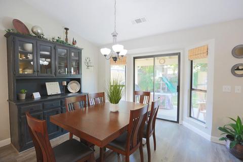 547 E Vine Ct, Visalia, CA 93292 photo 10