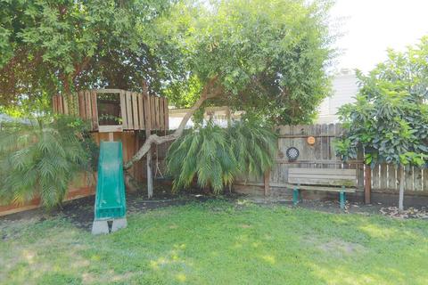 547 E Vine Ct, Visalia, CA 93292 photo 23