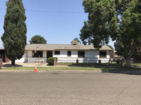 690 E Ash Ave, Tulare, CA 93274 photo 1