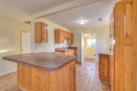 597 W Prosperity, Tulare, CA 93274 photo 10