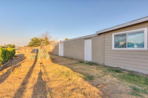 597 W Prosperity, Tulare, CA 93274 photo 2