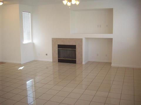 1666 Castle Way, Lemoore, CA 93245 photo 13