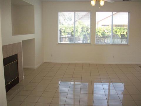 1666 Castle Way, Lemoore, CA 93245 photo 9