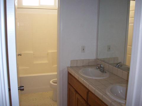 1666 Castle Way, Lemoore, CA 93245 photo 26
