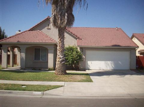 1666 Castle Way, Lemoore, CA 93245 photo 2