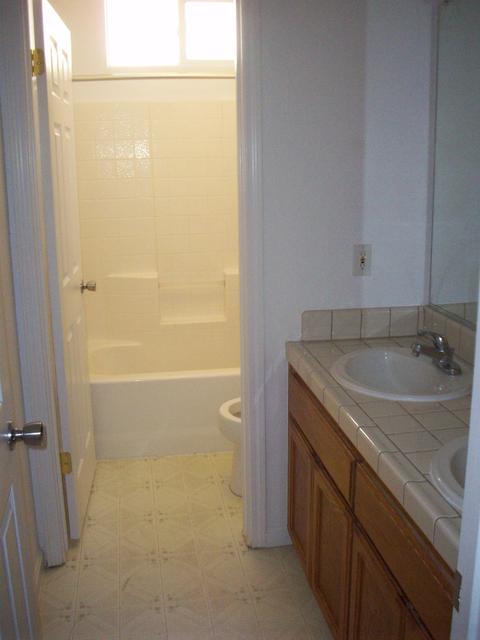 1666 Castle Way, Lemoore, CA 93245 photo 25