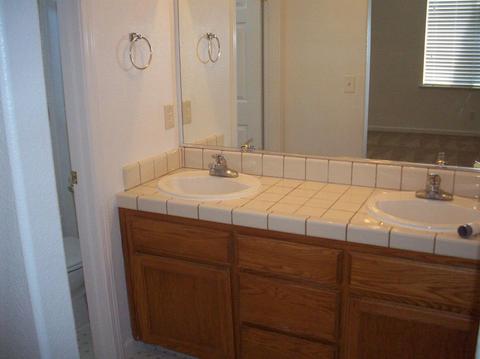 1666 Castle Way, Lemoore, CA 93245 photo 21
