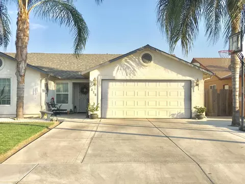 215 E Robin Ave, Visalia, CA 93291 photo 4