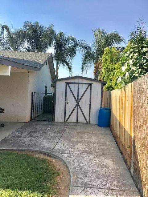 215 E Robin Ave, Visalia, CA 93291 photo 36