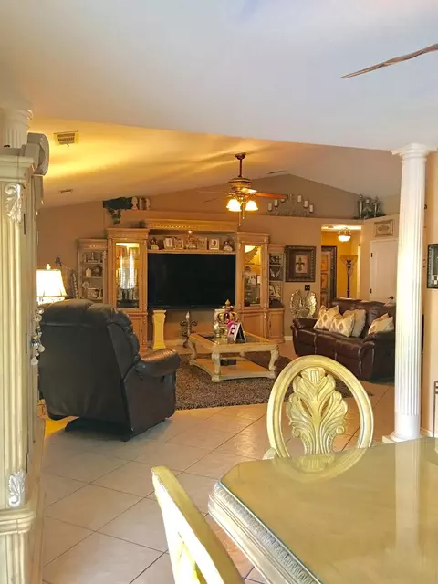 215 E Robin Ave, Visalia, CA 93291 photo 11