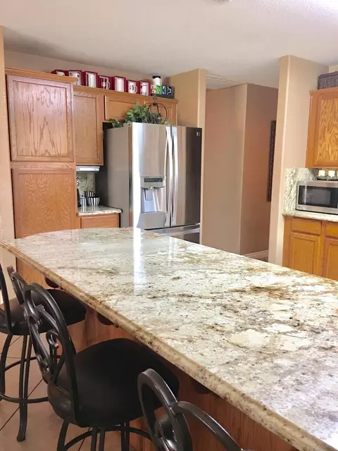 215 E Robin Ave, Visalia, CA 93291 photo 17