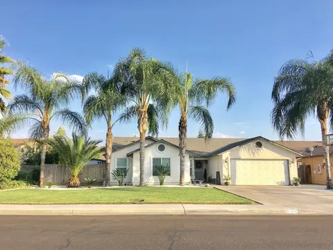 215 E Robin Ave, Visalia, CA 93291 photo 1