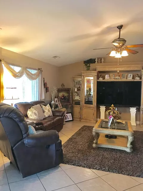 215 E Robin Ave, Visalia, CA 93291 photo 8